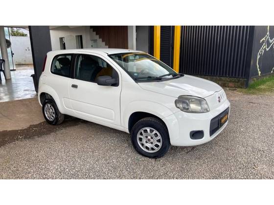 FIAT UNO 1.0 EVO VIVACE 8V FLEX 2P MANUAL FIAT UNO 1.0 EVO VIVACE 8V FLEX 2P MANUAL